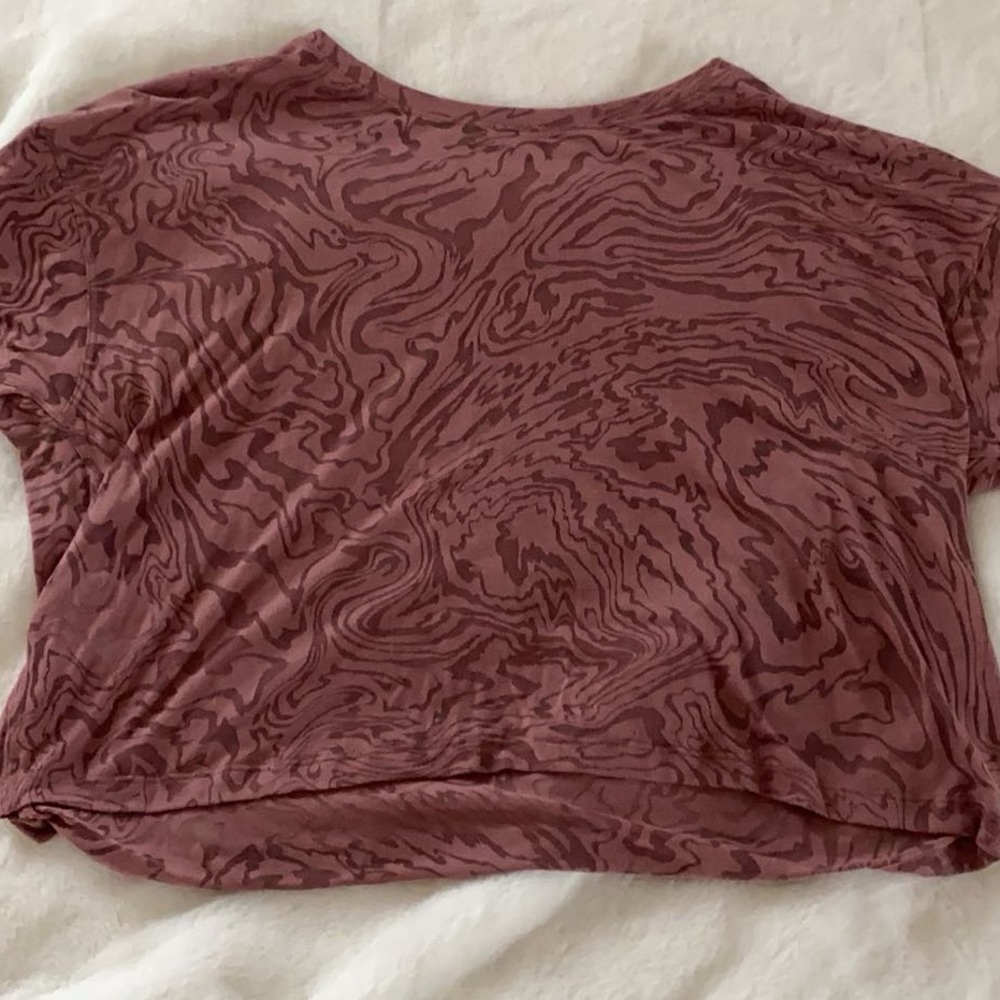 lululemon cropped dark pink t-shirt size 4